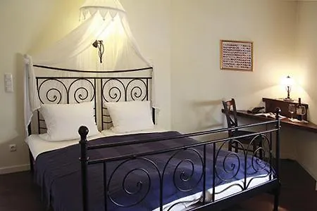 Schlosshof anno 1743-2