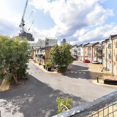 Surrey Quays House-2