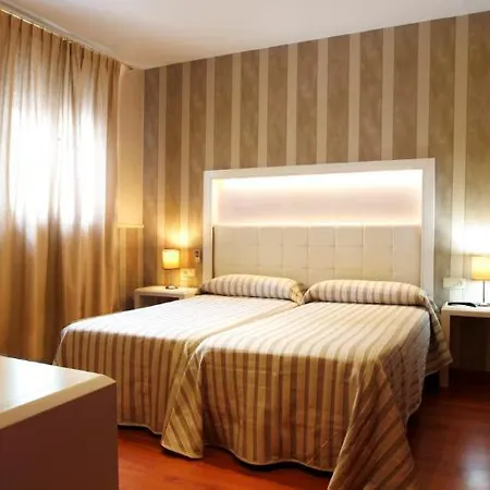 Hostal Paris-3