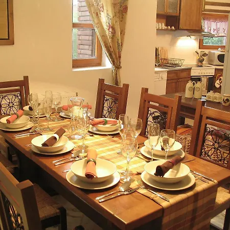 Castle Cottage Bed & Breakfast-2