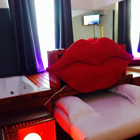 Jacuzzi Rooms-2
