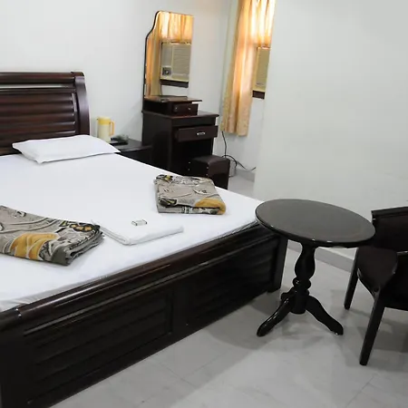 Lloyds Serviced Apartments, Near Music Academy-2