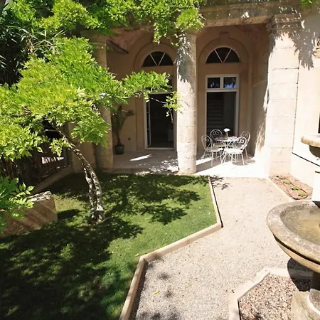Cinq & Sept-2