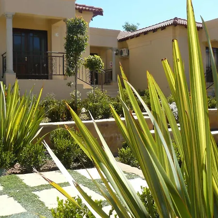 Moon And Sixpence Garden Guest House-2