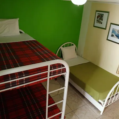 Hostel Room Aruba-2