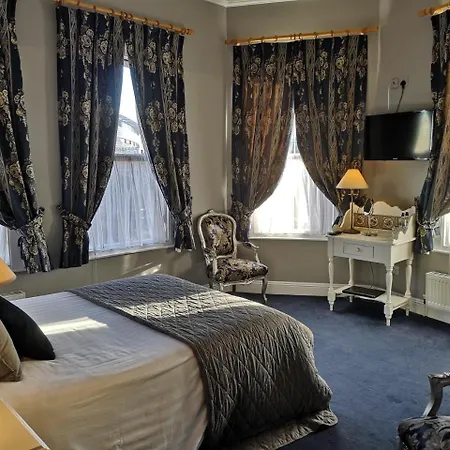 O'Neills Victorian Pub & Townhouse-2