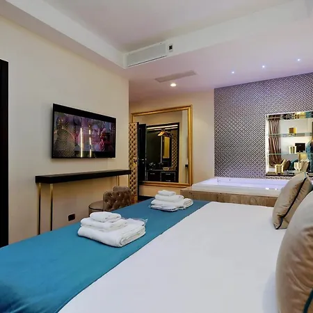 Spanish Hills Collection Luxury Suites & Jacuzzi-3