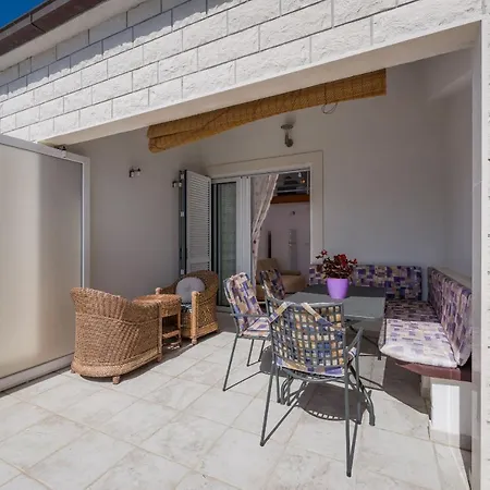 Luxury Bellavista Amazing Sea Holidays With Private Beach & Parking-2