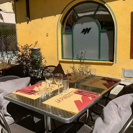 Hostal Del Ripolles-3