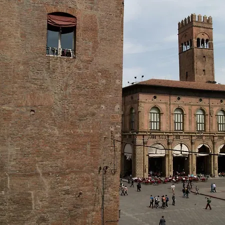 Casa Isolani Guest House Piazza Maggiore 1-2