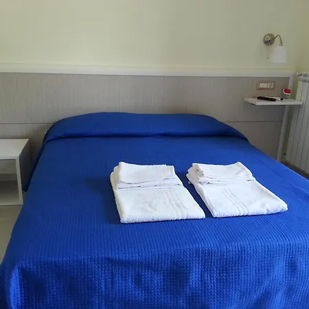Il Girasole Formia Guesthouse Rooms-3