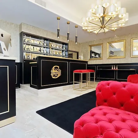 Spanish Diamond Luxury Suites & Jacuzzi-2