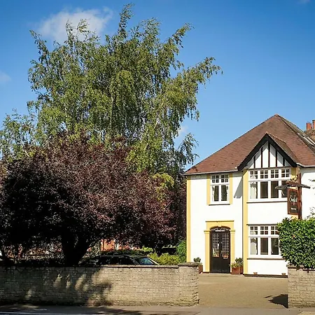 Sandfield Guest House-3