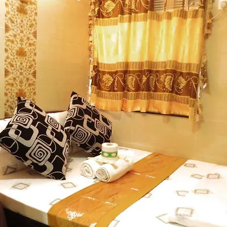 Dhillon Hostel - Reception 10Th Floor Block E Chungking Mansion-3