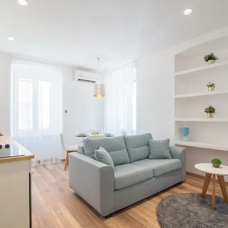 Leona Deluxe Apartments-2