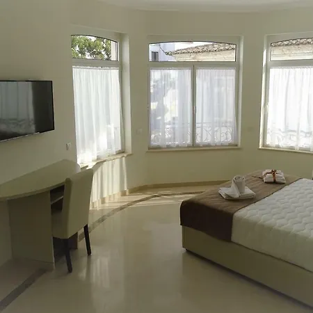 Bowen, Luxury Suites-3