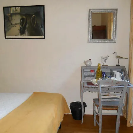 Jolie chambre entre mer et campagne-3