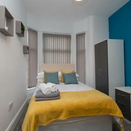 Townhouse @ 166 Ruskin Road Crewe-3
