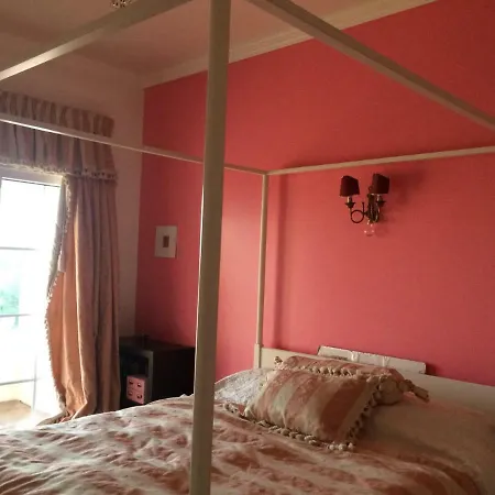Sunny Suites Golf And Free Parking Guest House-3