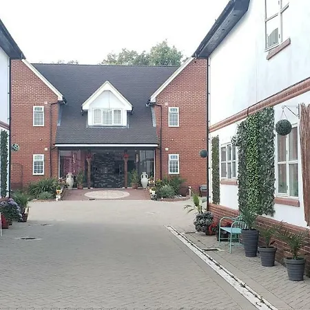Stansted Airport Lodge-3