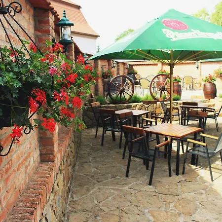 Penzion A Restaurace U Kalendu-3