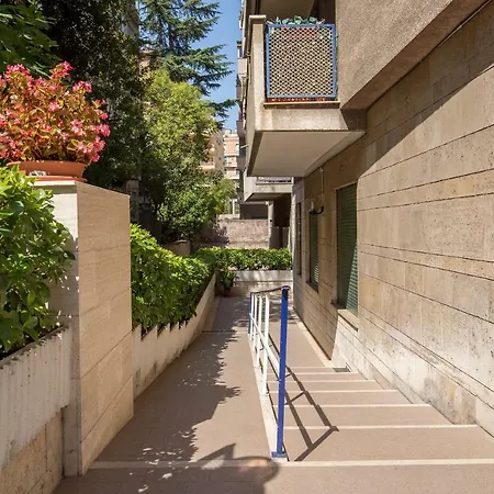 Starry Rome Guest House-3