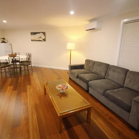Silver House - Melbourne Airport Accommodation - 7 Minutes From Melbourne Airport-3