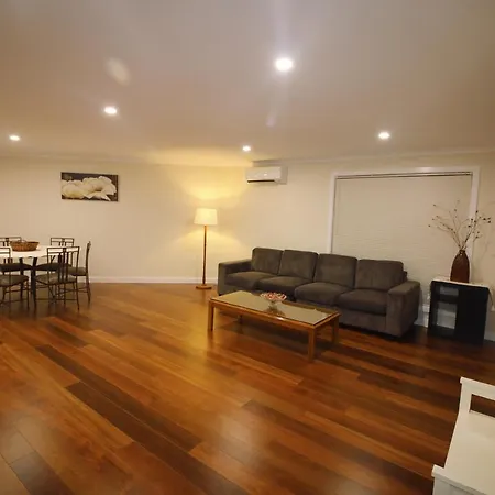 Silver House - Melbourne Airport Accommodation - 7 Minutes From Melbourne Airport-2