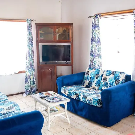 Tropical Breeze Vacation Home And Apartments-2