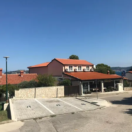 Guest House Laura-3