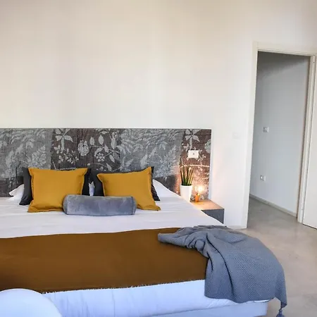 Garibaldi23 Rooms-3