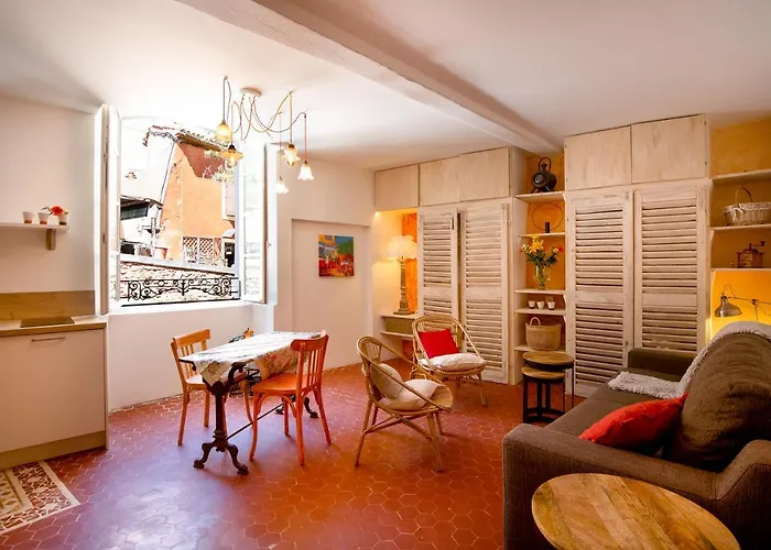 Maison D'Hotes Une Hirondelle En Provence Roussillon en Isere