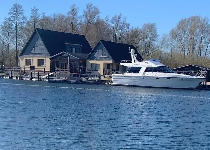 Ausflugsrestaurant&Pension Aalbude&Hausfloßvermietung 15 PS am Kummerower See-Verchen