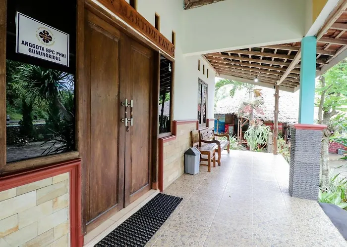 Rock Garden Homestay & Resto Tepus