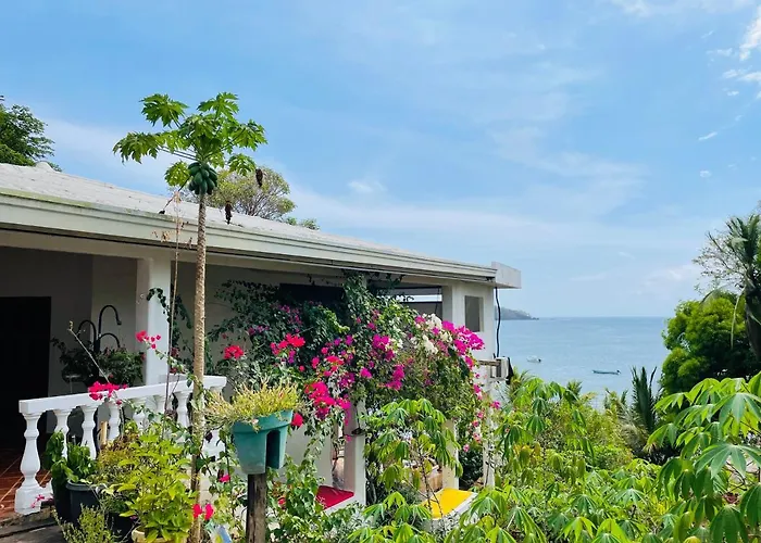 Coibahouse Ocean Front Eco-Stay Santa Catalina