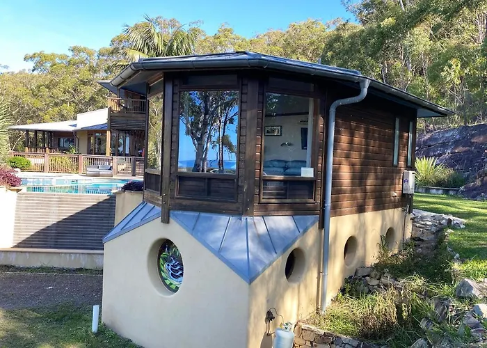 The Pool House - Crescent Head - Stunning Ocean Views, Pet Friendly