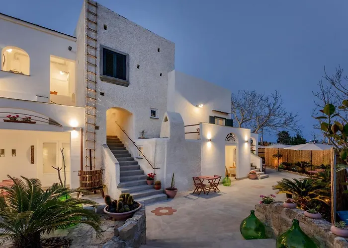 Cala Cala Rooms,Restaurant & Farm Experience Procida