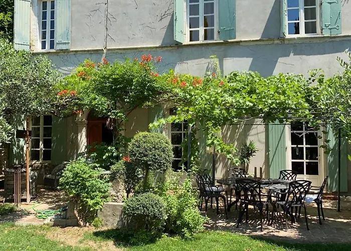 LA FUGUE -Demeure historique située dans un château fort -Proche de UZES et NIMES Brignon