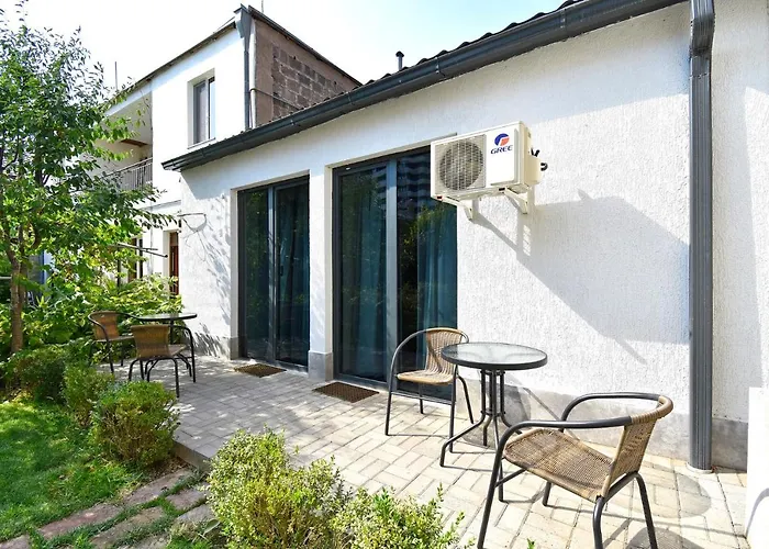 The Nut Guest House Erivan