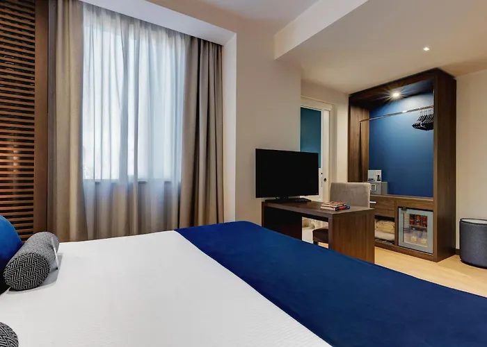 Fly Deco Hotel