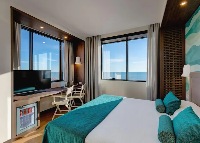 Fly Deco Hotel
