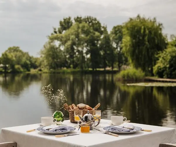 Inn On The Lake