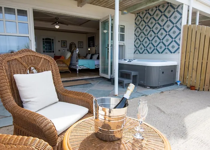Tolcarne Beach Colonial Restaurant And Rooms