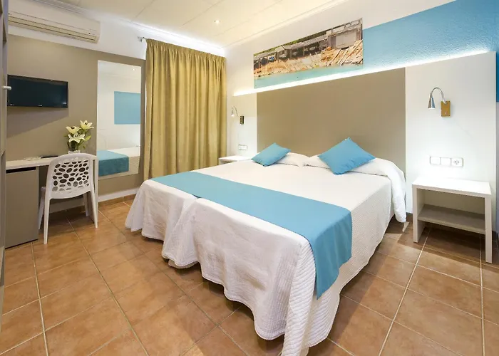 Hostal Adelino San Antonio Abad