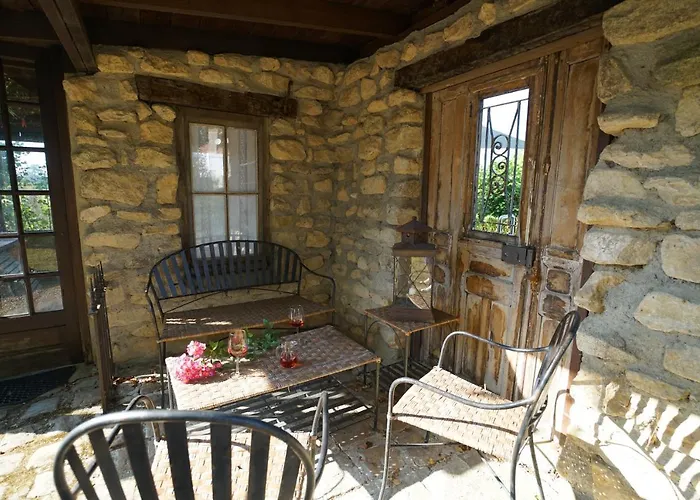 Le Domaine Du Moulin Foulon Hotel Essay