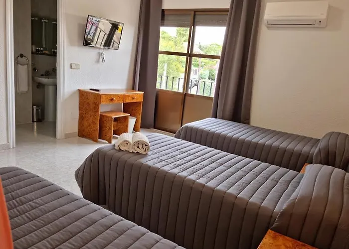 Hostal La Reserva Cobena 