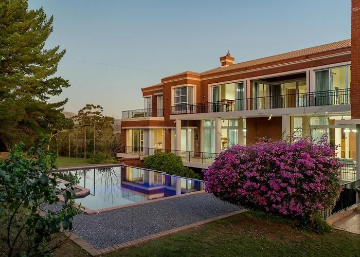 Red Victorian Mansion Hotel Somerset West