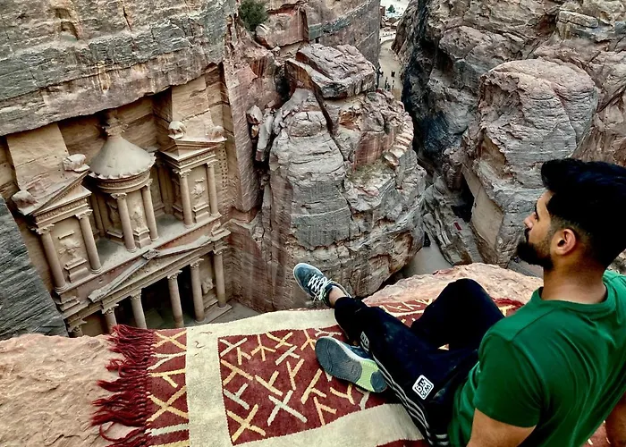 7 Caves Hotel Al Jāyah
