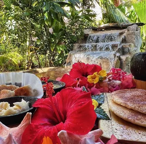 Chalet Tropical Hotel & Pool Bar Restaurant