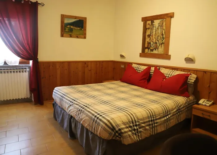 Hotel Bucaneve